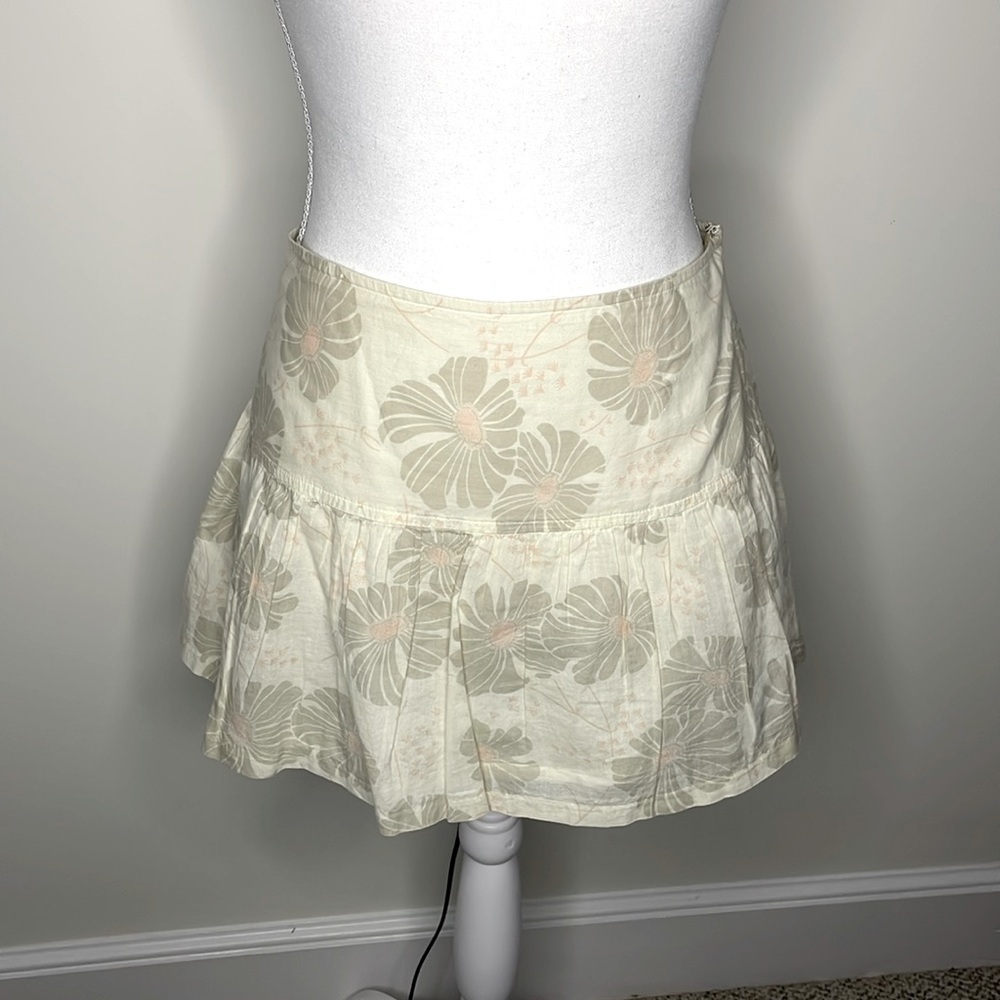 American Eagle Size 4 Beige Floral Skirt